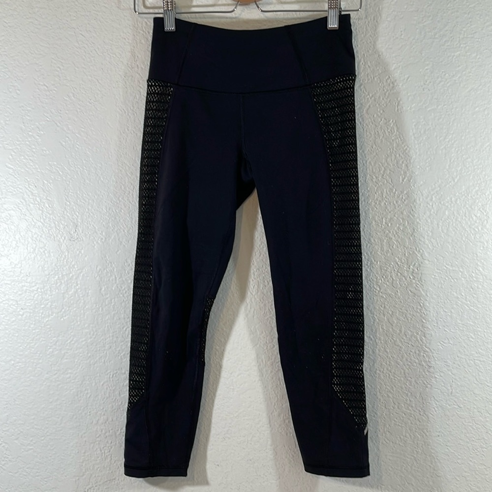 VICTORIA’S SECRET VSX SPORT KNOCKOUT ATHLETIC CAPRI LEGGINGS SIZE XS BLACK